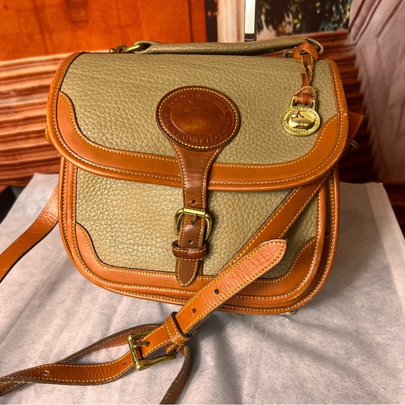 Y2K Dooney & Bourke Tan and Orange Saddle Crossbody Bag, buckle close, charm - Picture 6 of 17